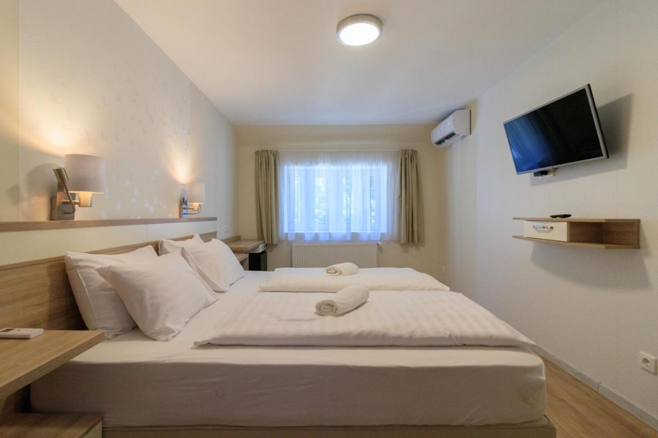 Villa Marina Inn Шиофок Экстерьер фото