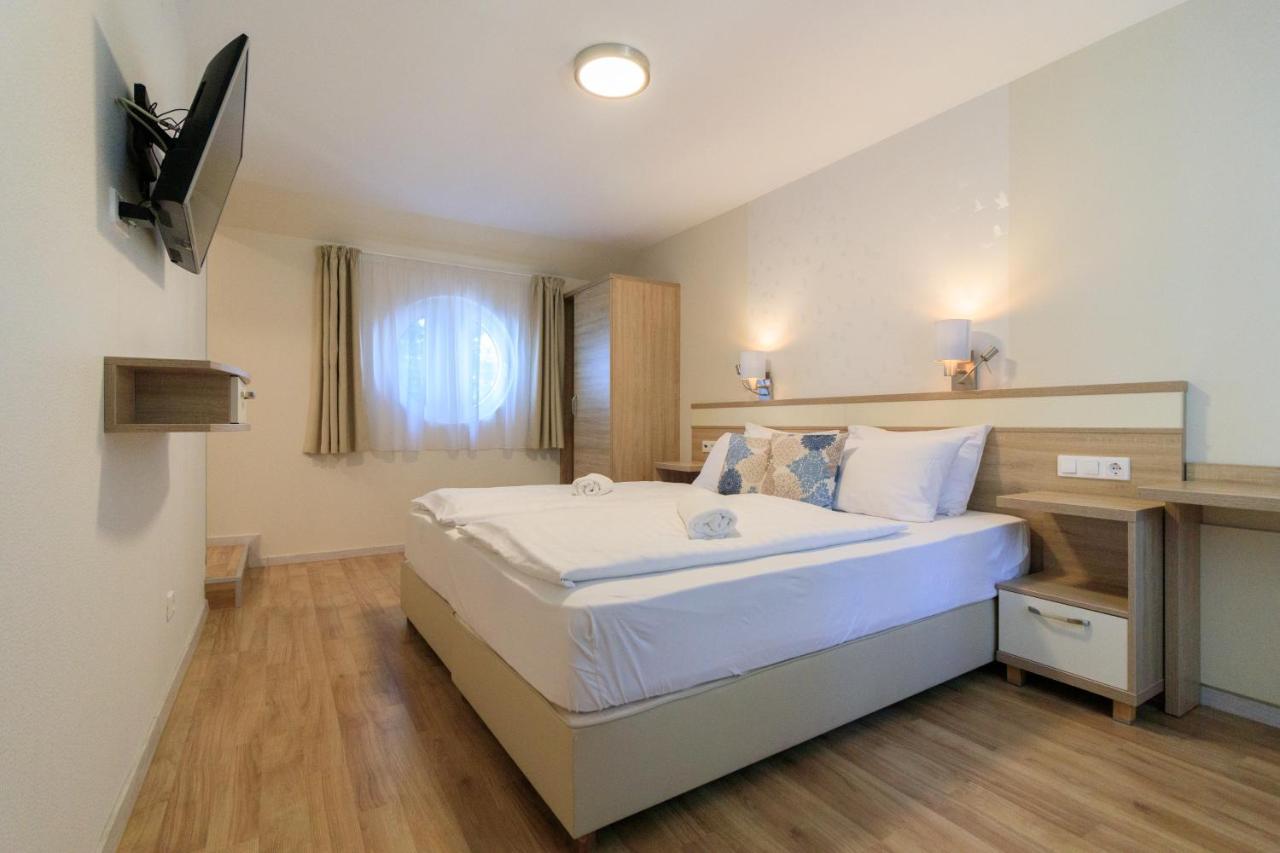 Villa Marina Inn Шиофок Экстерьер фото